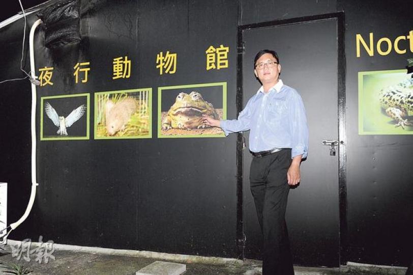 身為農莊其中一董事、區議員周永勤稱,失竊館內燈光暗淡,加上只有職員才熟路,相信是「內鬼」才能迅速盜走蜜袋鼯。(蔡方山攝) 身為農莊其中一董事、區議員周永勤稱,失竊館內燈光暗淡,加上只有職員才熟路,相信是「內鬼」才能迅速盜走蜜袋鼯。(蔡方山攝)