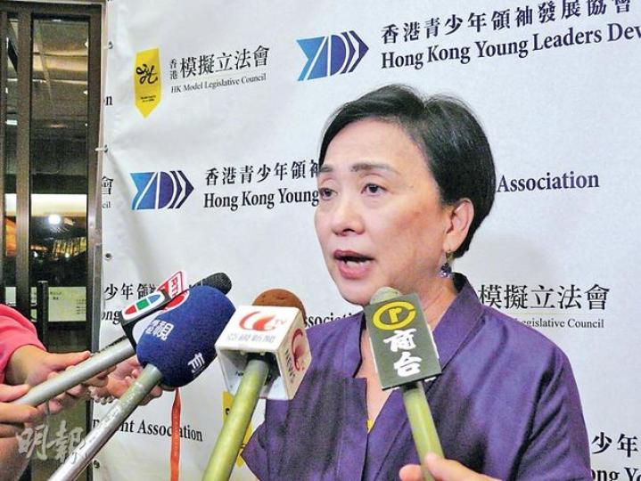 民主黨主席劉慧卿強調他們不反對2017年特首選舉公民提名,且會邀請國際學者就特首的產生方法提供意見,確保有一個普及而平等的選舉方案。(楊康琪攝) 民主黨主席劉慧卿強調他們不反對2017年特首選舉公民提名,且會邀請國際學者就特首的產生方法提供意見,確保有一個普及而平等的選舉方案。(楊康琪攝)