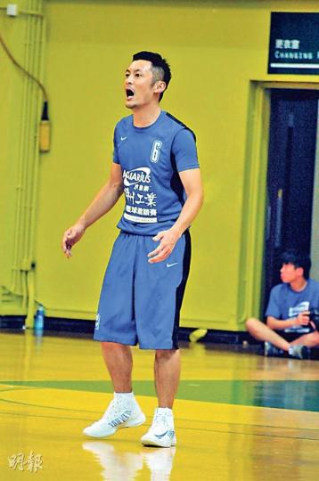 余文樂的橫州工業籃球隊前晚取勝晉級八強賽。(攝影﹕梁迺楠) 余文樂的橫州工業籃球隊前晚取勝晉級八強賽。(攝影﹕梁迺楠)
