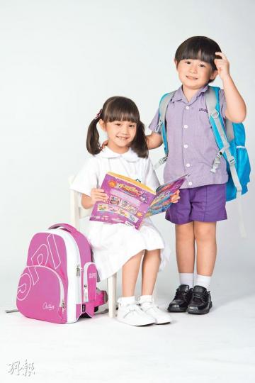 (黃志東攝)Ergobag童話公主書包 $1580(b) - 此系列另設一套五件套裝($1990),除書包外,還包括運動小袋、顏色筆連筆袋、鉛筆盒及文件夾。(黃志東攝)Satch彩色格子書包 $1180 (b) - 護脊書包不一定只有老套款式,適合高小至中學生用的Satch書包設計新穎有型。(黃志東攝)Ergobag及Satch系列書包背面設有可調整背部支撐位置的設計,可按學生身高來調校。(黃志東攝)SPI Active系列書包$460 (a) - SPI是備受家長歡迎的護脊書包,書包內外間格充 (黃志東攝)Ergobag童話公主書包 $1580(b) - 此系列另設一套五件套裝($1990),除書包外,還包括運動小袋、顏色筆連筆袋、鉛筆盒及文件夾。(黃志東攝)Satch彩色格子書包 $1180 (b) - 護脊書包不一定只有老套款式,適合高小至中學生用的Satch書包設計新穎有型。(黃志東攝)Ergobag及Satch系列書包背面設有可調整背部支撐位置的設計,可按學生身高來調校。(黃志東攝)SPI Active系列書包$460 (a) - SPI是備受家長歡迎的護脊書包,書包內外間格充