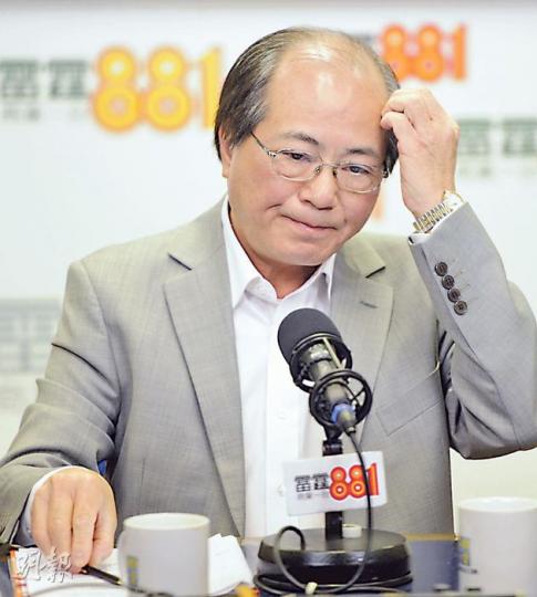 教育局長吳克儉昨日出席商台節目時表示，教師林慧思以粗口罵警事件至今，局方接到約1400封電郵、約150個電話查詢，其中有九成電話認為林老師的行為不適當及不能接受。（尹錦恩攝）