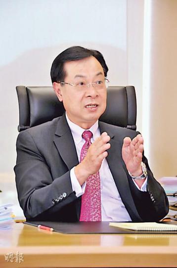 無綫助理總經理區偉林形容無線如豪華大巴士,坐得穩又安全,但都要「維修」才可以保障不會突然「死火」。(攝影﹕梁迺楠)由無綫行政主席梁乃鵬博士建議執行藝員調配機制表,可以一目了然知道每個藝員未來半年以上的工作分配,即時知道藝員撞期情况而調動。(攝影﹕梁迺楠) 無綫助理總經理區偉林形容無線如豪華大巴士,坐得穩又安全,但都要「維修」才可以保障不會突然「死火」。(攝影﹕梁迺楠)由無綫行政主席梁乃鵬博士建議執行藝員調配機制表,可以一目了然知道每個藝員未來半年以上的工作分配,即時知道藝員撞期情况而調動。(攝影﹕梁迺楠)