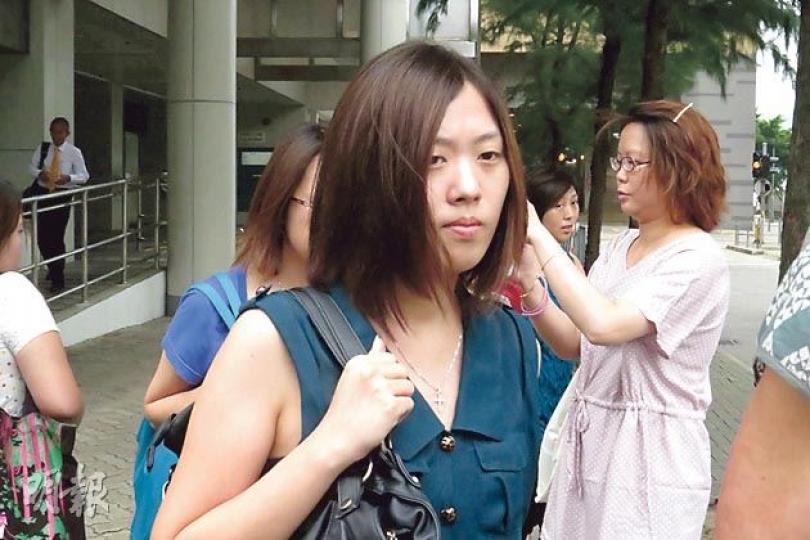 事主的胞妹質問與事主同行的男友人，為何認為在沒有頭盔攀崖仍屬安全。（易淑麗攝）與事主一同攀崖的男友人梁智星稱有攀岩證書，當日卻沒有戴頭盔，遭事主家屬質疑攀岩多年，仍欠缺基本裝置，罔顧安全。（易淑麗攝）