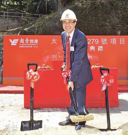 越秀地產副總經理朱晨昨出席旗下樓盤動工儀式後表示,現時香港樓市雖受政策影響,但其力度遠不及內地,加上政府影響屬短暫性,長遠而言樓價仍視乎市場供求。(陳淑安攝) 越秀地產副總經理朱晨昨出席旗下樓盤動工儀式後表示,現時香港樓市雖受政策影響,但其力度遠不及內地,加上政府影響屬短暫性,長遠而言樓價仍視乎市場供求。(陳淑安攝)