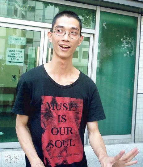 陳玉峰胞弟陳白山昨主動向記者簡述本案的事發經過,又說:「本案與佔中無關。」(何海棠攝) 陳玉峰胞弟陳白山昨主動向記者簡述本案的事發經過,又說:「本案與佔中無關。」(何海棠攝)
