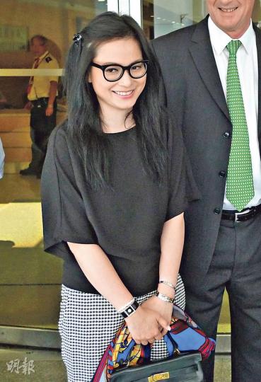 樊奕敏表示劉家輝與律師討論案情時顯得激動,情緒不穩,她又說劉家輝好硬頸,清楚知道涉案款項屬於他,故要想想如何跟他解釋調解事宜。(何偉畧攝) 樊奕敏表示劉家輝與律師討論案情時顯得激動,情緒不穩,她又說劉家輝好硬頸,清楚知道涉案款項屬於他,故要想想如何跟他解釋調解事宜。(何偉畧攝)