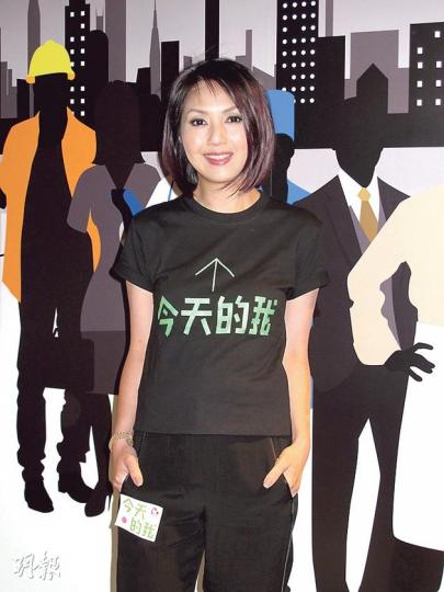 千嬅表示會視乎囝囝的興趣及才能而施教。（攝影/記者﹕孫慧莊）陳志雲百無禁忌，試瞓棺材分半鐘。（攝影/記者﹕孫慧莊）