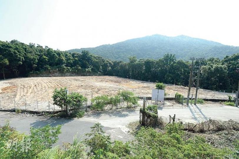近期豪宅交投疏落,打擊發展商投地意欲,沙田九肚578地盤昨日截標,僅錄8個財團入標,標書數目屬區內最少;該地以山景為主,為區內景觀較差的地皮。(劉焌陶攝) 灣仔適安街地皮鄰近合和中心,雖屬蚊型地,但由於位於港島區,故收15份標書,反應熱烈。剛投得九肚579地盤的俊和與合和合資入標適安街地皮,屬市場預料之外,圖為合和執行董事王永霖。(劉焌陶攝) 近期豪宅交投疏落,打擊發展商投地意欲,沙田九肚578地盤昨日截標,僅錄8個財團入標,標書數目屬區內最少;該地以山景為主,為區內景觀較差的地皮。(劉焌陶攝) 灣仔適安街地皮鄰近合和中心,雖屬蚊型地,但由於位於港島區,故收15份標書,反應熱烈。剛投得九肚579地盤的俊和與合和合資入標適安街地皮,屬市場預料之外,圖為合和執行董事王永霖。(劉焌陶攝)