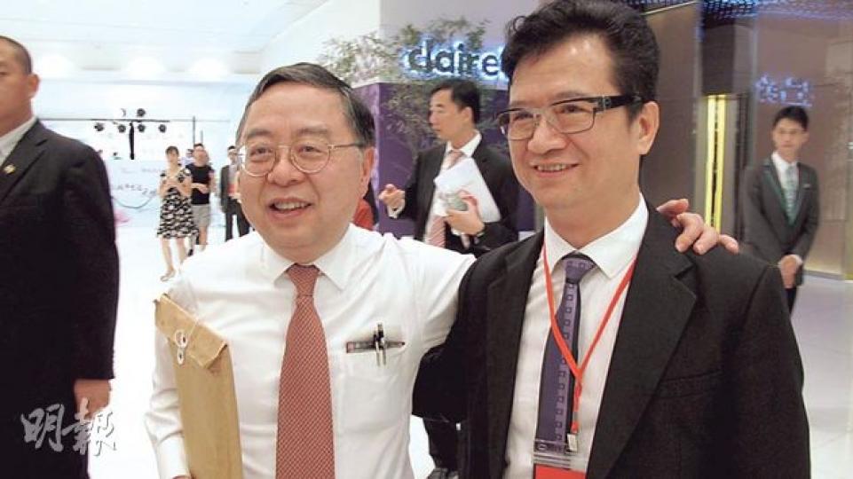 恒隆主席陳啟宗(左)稱與翠華老闆李遠康(右)分屬老友,專誠請李遠康到無錫演講,至於雙方會否合作,在恒隆廣場開設翠華,陳啟宗笑言「會傾吓」。(葉浩霖攝)恒隆無錫商場為恒隆在內地第6個項目,裝潢與香港商場接近;當中商場部分已租出95%樓面。(葉浩霖攝) 恒隆主席陳啟宗(左)稱與翠華老闆李遠康(右)分屬老友,專誠請李遠康到無錫演講,至於雙方會否合作,在恒隆廣場開設翠華,陳啟宗笑言「會傾吓」。(葉浩霖攝)恒隆無錫商場為恒隆在內地第6個項目,裝潢與香港商場接近;當中商場部分已租出95%樓面。(葉浩霖攝)