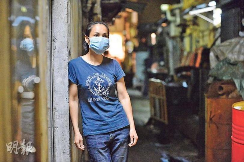 李太（圖）一家三口住劏房，靠丈夫每月約1萬元薪金維持生計，李太有意兼職幫補家計，一家人最想盡快上公屋，改善生活。（鄧宗弘攝）