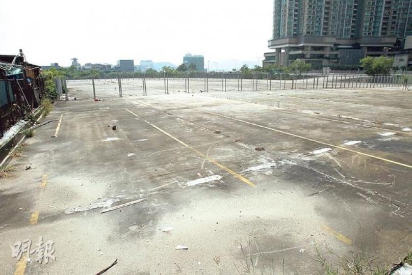 將軍澳數據中心用地昨日截標，接獲佳明集團及香港中立機樓等5份標書，地皮鄰近日出康城領都，市場估值逾7億至11億元。（林俊源攝）（明報製圖）