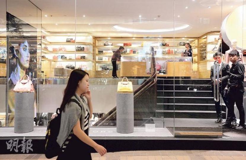 一連7日的十一黃金周昨是最後一天,尖沙嘴街頭已不見大批旅客。(盧翊銘攝) 一連7日的十一黃金周昨是最後一天,尖沙嘴街頭已不見大批旅客。(盧翊銘攝)