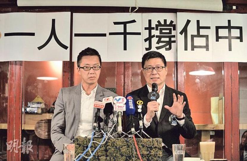 佔中發起人之一陳健民(右)昨宣布未來籌款大計,包括呼籲佔中支持者每人捐出1000元撐佔中,期望可於9個月內籌得500萬元。圖左為佔中籌款小組成員之一徐少驊。(盧翊銘攝)(明報製圖) 佔中發起人之一陳健民(右)昨宣布未來籌款大計,包括呼籲佔中支持者每人捐出1000元撐佔中,期望可於9個月內籌得500萬元。圖左為佔中籌款小組成員之一徐少驊。(盧翊銘攝)(明報製圖)