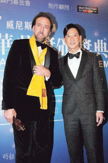 尼古拉斯基治與張家輝惺惺相惜。(攝影:孫華中)林峯手捧「中國最佳電視劇男演員」獎,開心之情不言而喻。(攝影:孫華中)性感現身的陳法拉昨晚接受有線訪問,沒有再要求對方除咪牌(圓圖)。(攝影:孫華中)阿嬌挽着黃秋生進場。(攝影:孫華中)Avril Lavigne與丈夫Chad Kroeger以情侶裝拍拖出席頒獎禮。(攝影:孫華中)劉曉慶以Pink Lady造型亮相。(攝影:孫華中)少女時代的Jessica身穿白色長裙,清純中不失性感。(攝影:孫華中)鍾麗緹風騷送飛吻。(攝影:孫華中)孟瑤大曬事業線, 尼古拉斯基治與張家輝惺惺相惜。(攝影:孫華中)林峯手捧「中國最佳電視劇男演員」獎,開心之情不言而喻。(攝影:孫華中)性感現身的陳法拉昨晚接受有線訪問,沒有再要求對方除咪牌(圓圖)。(攝影:孫華中)阿嬌挽着黃秋生進場。(攝影:孫華中)Avril Lavigne與丈夫Chad Kroeger以情侶裝拍拖出席頒獎禮。(攝影:孫華中)劉曉慶以Pink Lady造型亮相。(攝影:孫華中)少女時代的Jessica身穿白色長裙,清純中不失性感。(攝影:孫華中)鍾麗緹風騷送飛吻。(攝影:孫華中)孟瑤大曬事業線,