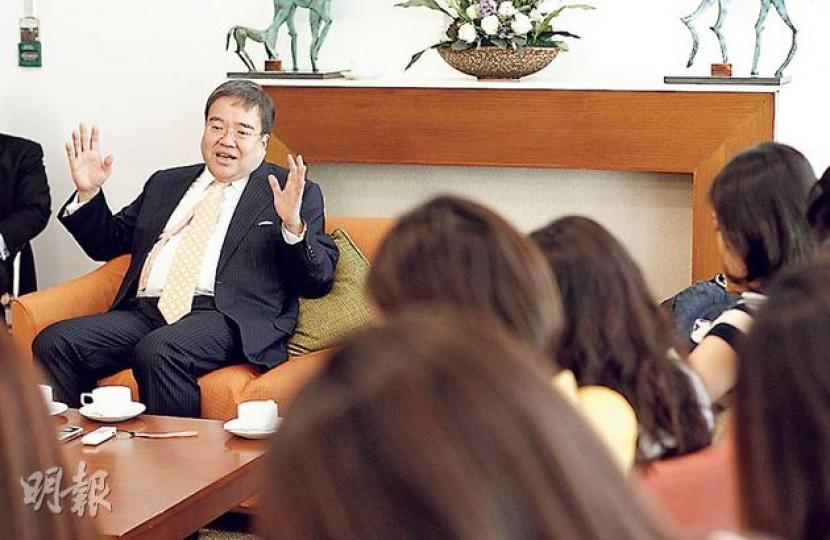 醫管局主席胡定旭任期下月屆滿, 他指雙非兒童來港報讀幼稚園外,也會增加公營醫療的需求壓力,醫管局已在這方面作準備。(李澤彤攝) 醫管局主席胡定旭任期下月屆滿, 他指雙非兒童來港報讀幼稚園外,也會增加公營醫療的需求壓力,醫管局已在這方面作準備。(李澤彤攝)