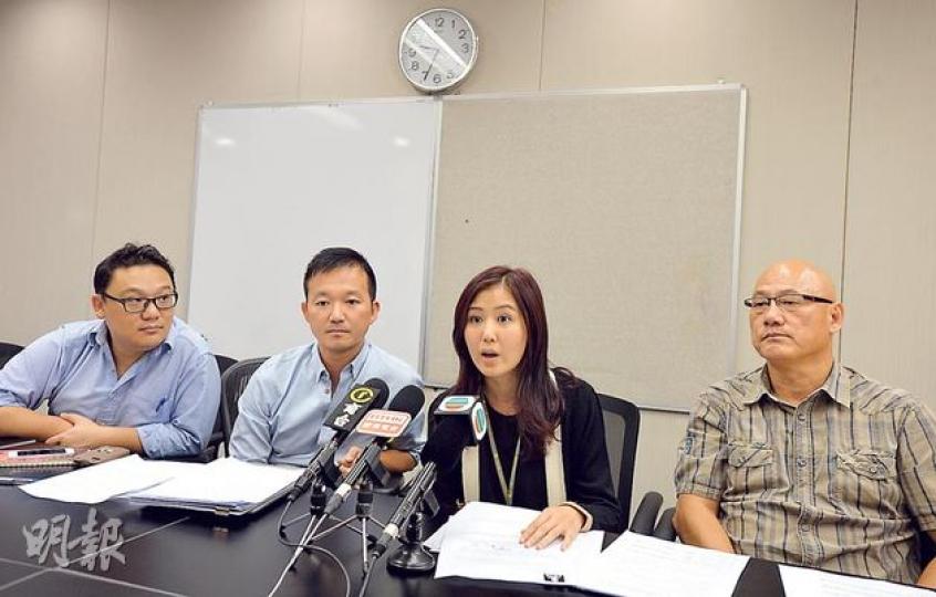 人民力量計劃提出私人條例草案,分三階段向菲律賓限發工作簽證,直至菲律賓政府就人質事件致歉,但多個政黨對建議有保留。右起﹕人力立法會議員陳偉業、主席袁彌明、立法會議員陳志全、成員劉嘉鴻。(盧翊銘攝)保安局長黎棟國說,限制菲傭來港工作的建議要小心考慮,因為會影響香港居民。(郭慶輝攝) 人民力量計劃提出私人條例草案,分三階段向菲律賓限發工作簽證,直至菲律賓政府就人質事件致歉,但多個政黨對建議有保留。右起﹕人力立法會議員陳偉業、主席袁彌明、立法會議員陳志全、成員劉嘉鴻。(盧翊銘攝)保安局長黎棟國說,限制菲傭來港工作的建議要小心考慮,因為會影響香港居民。(郭慶輝攝)