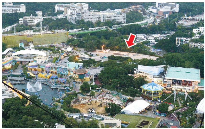 海洋公園昨宣布海洋酒店項目由麗新發展成為中標者首選,麗新會為項目投資41億元,包括補地價16億元,是入標財團中最高,預期酒店可於2017年落成啟用。酒店位於海洋公園正門前(箭嘴示),海洋公園計劃提供最多495間酒店房。(余俊亮攝) 海洋公園昨宣布海洋酒店項目由麗新發展成為中標者首選,麗新會為項目投資41億元,包括補地價16億元,是入標財團中最高,預期酒店可於2017年落成啟用。酒店位於海洋公園正門前(箭嘴示),海洋公園計劃提供最多495間酒店房。(余俊亮攝)
