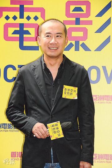 林小明表示約滿後已無再發行被指非法售賣的電影。(攝影﹕娛樂組)示威者在林小明公司樓下對開的鐵欄掛上橫額,要求林小明交代一切。(攝影﹕娛樂組) 林小明表示約滿後已無再發行被指非法售賣的電影。(攝影﹕娛樂組)示威者在林小明公司樓下對開的鐵欄掛上橫額,要求林小明交代一切。(攝影﹕娛樂組)
