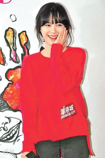 具慧善很欣賞香港的演員及導演,也很想拍港產片。(攝影:梁迺楠)具惠善畫李治廷的抽象人像,甚似菜蟲。(攝影:梁迺楠) 具慧善很欣賞香港的演員及導演,也很想拍港產片。(攝影:梁迺楠)具惠善畫李治廷的抽象人像,甚似菜蟲。(攝影:梁迺楠)