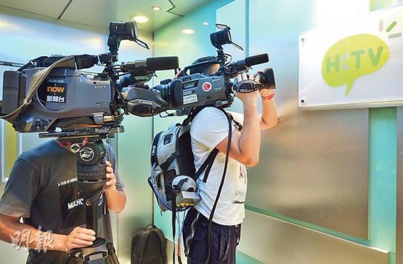 香港電視在申請免費電視牌照中「大熱倒灶」,各大傳媒紛紛到港視位於葵涌的總部採訪,惟港視主席王維基表示暫不作回應。(余俊亮攝) 香港電視在申請免費電視牌照中「大熱倒灶」,各大傳媒紛紛到港視位於葵涌的總部採訪,惟港視主席王維基表示暫不作回應。(余俊亮攝)