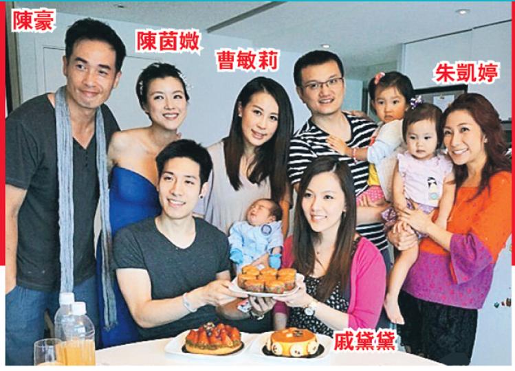 陳豪陪大肚老婆陳茵媺賀戚黛黛生日,同場還有兩位靚媽曹敏莉與朱凱婷,相信這兩位媽媽都會向陳茵媺分享湊B經。(微博圖片) 陳豪陪大肚老婆陳茵媺賀戚黛黛生日,同場還有兩位靚媽曹敏莉與朱凱婷,相信這兩位媽媽都會向陳茵媺分享湊B經。(微博圖片)