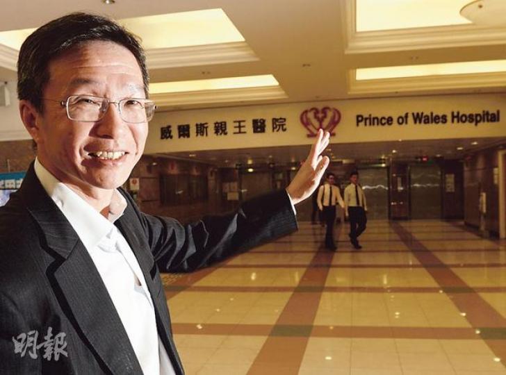 新界東醫院聯網總監馮康提早退下火線,告別服務逾30年的公營醫療系統,為人生下半場作準備。(劉焌陶攝) 新界東醫院聯網總監馮康提早退下火線,告別服務逾30年的公營醫療系統,為人生下半場作準備。(劉焌陶攝)