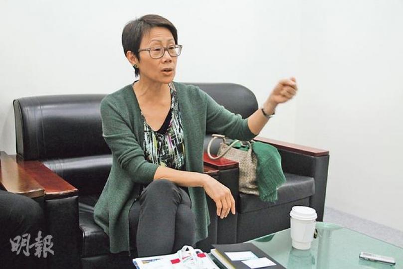 環境局副局長陸恭蕙(圖)在韓國大邱受訪,提到本港即將就未來燃料組合作公眾諮詢,希望在2015年有決策共識。她又說,目前本港的核電比例為23%,由於受合約影響,日後亦不會低於此比例。(鄭穎瑩攝) 環境局副局長陸恭蕙(圖)在韓國大邱受訪,提到本港即將就未來燃料組合作公眾諮詢,希望在2015年有決策共識。她又說,目前本港的核電比例為23%,由於受合約影響,日後亦不會低於此比例。(鄭穎瑩攝)