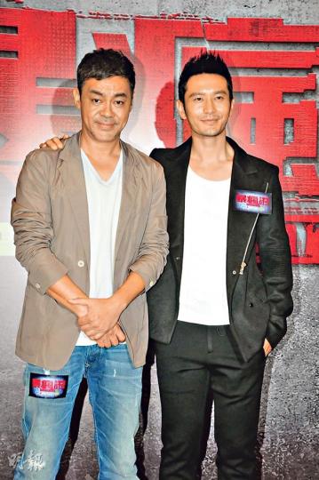 劉青雲(左)與黃曉明(右)於現實中是百分百好男人,絕不打女人。(攝影:梁迺楠)葉璇展露拍戲時留下的瘀痕,真是有苦自己知。(攝影:梁迺楠) 劉青雲(左)與黃曉明(右)於現實中是百分百好男人,絕不打女人。(攝影:梁迺楠)葉璇展露拍戲時留下的瘀痕,真是有苦自己知。(攝影:梁迺楠)