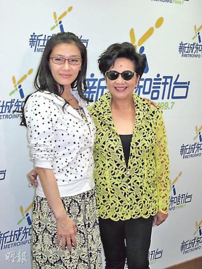 張慧儀與家燕姐曾合作拍《真情》,兩人久別重逢,甫見面即互笠高帽。(攝影/記者﹕鍾一虹) 張慧儀與家燕姐曾合作拍《真情》,兩人久別重逢,甫見面即互笠高帽。(攝影/記者﹕鍾一虹)