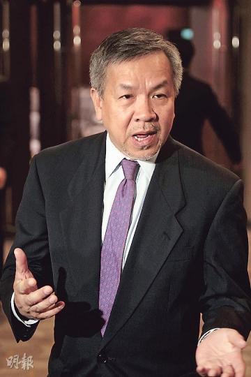 菲律賓貿易與工業部長多明戈(Gregory L. Domingo,圖)昨在港出席東盟經貿合作論壇後,被本港傳媒追問人質事件會否影響港菲兩地貿易關係,他說兩地貿易關係仍然正常,並希望香港不要經濟制裁菲律賓。(郭慶輝攝) 菲律賓貿易與工業部長多明戈(Gregory L. Domingo,圖)昨在港出席東盟經貿合作論壇後,被本港傳媒追問人質事件會否影響港菲兩地貿易關係,他說兩地貿易關係仍然正常,並希望香港不要經濟制裁菲律賓。(郭慶輝攝)