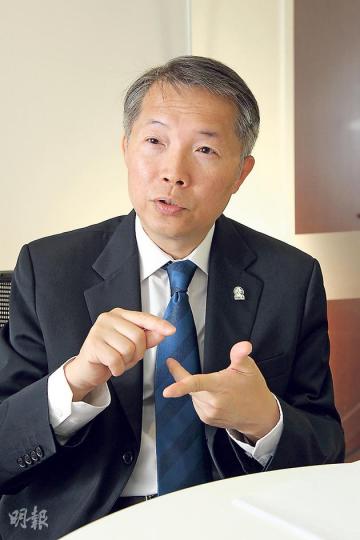 新任英國皇家特許測量師學會(RICS)香港分會主席何志榮就認為,政府保育文物古蹟的方法選擇其實不多,他表示,政府提出的「活化再使用」方案未嘗不是一個好嘗試。(林俊源攝) 新任英國皇家特許測量師學會(RICS)香港分會主席何志榮就認為,政府保育文物古蹟的方法選擇其實不多,他表示,政府提出的「活化再使用」方案未嘗不是一個好嘗試。(林俊源攝)
