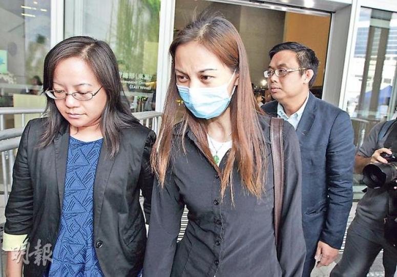 謝廷駿弟婦(左起)、易小玲和民主黨立法會議員涂謹申,昨午在政府總部與保安局長黎棟國會面。涂謹申說,會面未有具體進展,並認為馬尼拉市長來港道歉始終不能代表菲政府。(李澤彤攝) 謝廷駿弟婦(左起)、易小玲和民主黨立法會議員涂謹申,昨午在政府總部與保安局長黎棟國會面。涂謹申說,會面未有具體進展,並認為馬尼拉市長來港道歉始終不能代表菲政府。(李澤彤攝)