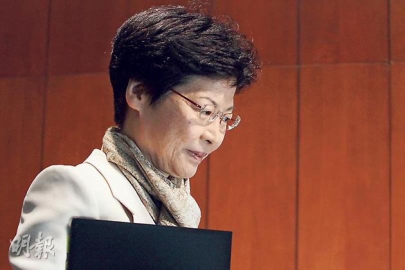 政務司長林鄭月娥回應立法會帳目委員會報告,指當局已採取多項措施改善道路安全,包括打擊酒後駕駛,她又透露,警方計劃把一輛警車改裝成流動呼氣測試中心,預計今年底開始試行運作。(李澤彤攝)
政務司長林鄭月娥回應立法會帳目委員會報告,指當局已採取多項措施改善道路安全,包括打擊酒後駕駛,她又透露,警方計劃把一輛警車改裝成流動呼氣測試中心,預計今年底開始試行運作。(李澤彤攝)