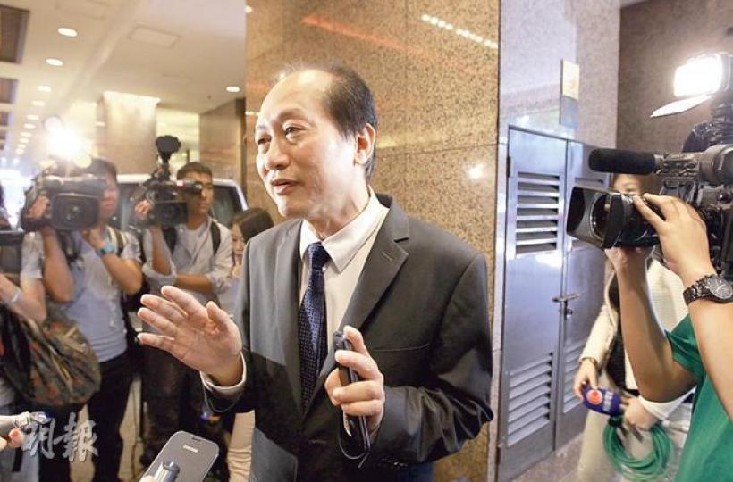 馬尼拉市議員洪英鐘的翻譯昨表示,正約見港府及人質事件的家屬。(李澤彤攝) 馬尼拉市議員洪英鐘的翻譯昨表示,正約見港府及人質事件的家屬。(李澤彤攝)