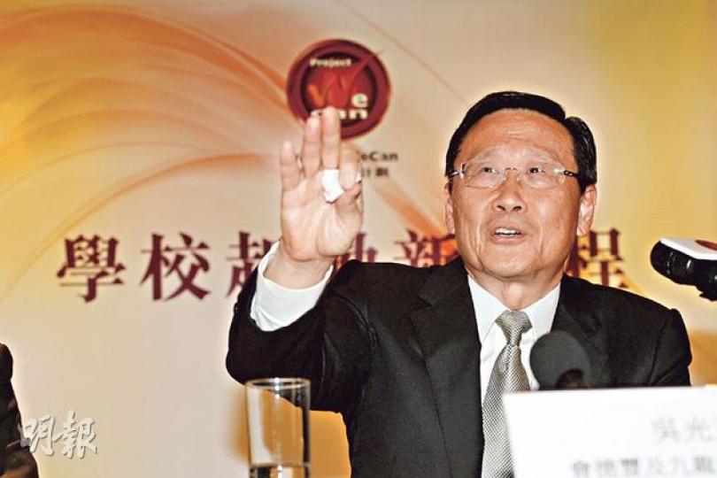 九倉主席吳光正喺傳媒問答環節「落閘」,希望記者問同學校計劃有關嘅問題。(李紹昌攝) 九倉主席吳光正喺傳媒問答環節「落閘」,希望記者問同學校計劃有關嘅問題。(李紹昌攝)