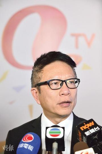 亞視昨舉行《ATV全新概念•為您而變》活動,被問到近日港視不獲發牌,亞視高級副總裁葉家寶表示,曾與已過檔港視的台前幕後前員工接觸,部分人有意回巢亞視。(鄧宗弘攝)
亞視昨舉行《ATV全新概念•為您而變》活動,被問到近日港視不獲發牌,亞視高級副總裁葉家寶表示,曾與已過檔港視的台前幕後前員工接觸,部分人有意回巢亞視。(鄧宗弘攝)