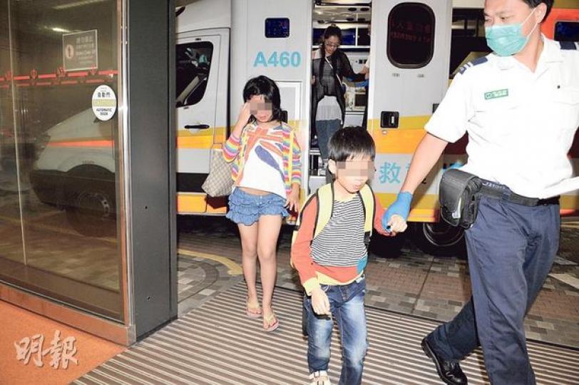 遭丈夫以木棍打傷的姓陳女事主由救護車送院治理,送院時未有大礙。(蔡方山攝)
遭丈夫以木棍打傷的姓陳女事主由救護車送院治理,送院時未有大礙。(蔡方山攝)