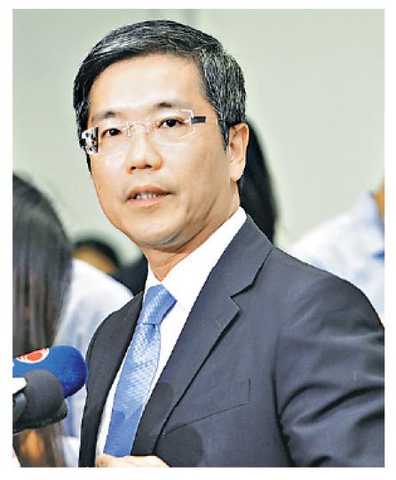 金管局副總裁阮國恒(圖)表示,若銀行單月年率化的信貸增速超過20%,金管局希望它們可提供穩定資金來源以作支持。(尹錦恩攝) 金管局副總裁阮國恒(圖)表示,若銀行單月年率化的信貸增速超過20%,金管局希望它們可提供穩定資金來源以作支持。(尹錦恩攝)