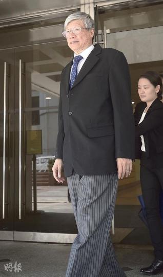 已故全國政協副主席霍英東遺產案昨續審,霍家各人均沒到庭聽審,被指隱瞞霍老南沙項目資產的長房次子霍震寰由資深大律師張健利(圖)代表陳辭。(余俊亮攝) 已故全國政協副主席霍英東遺產案昨續審,霍家各人均沒到庭聽審,被指隱瞞霍老南沙項目資產的長房次子霍震寰由資深大律師張健利(圖)代表陳辭。(余俊亮攝)