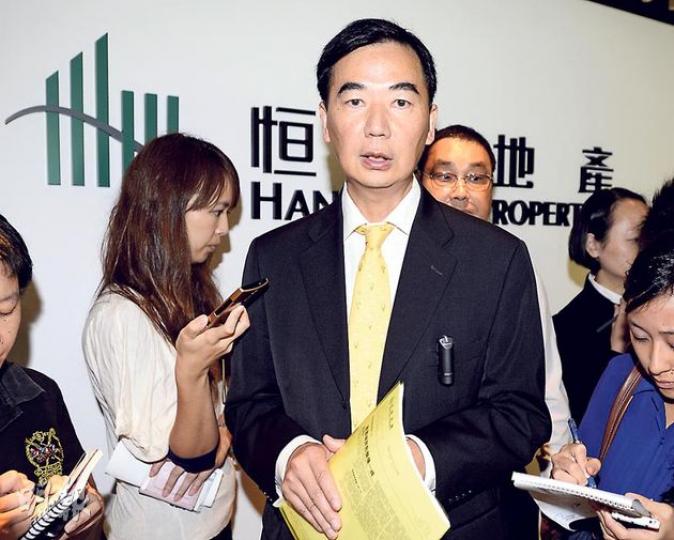 浪澄灣昨截止登記認購及抽籤,恒隆傳訊部助理董事關則輝稱,項目共接1567票,較首批80伙超額近20倍。(葉家豪攝) 浪澄灣昨截止登記認購及抽籤,恒隆傳訊部助理董事關則輝稱,項目共接1567票,較首批80伙超額近20倍。(葉家豪攝)
