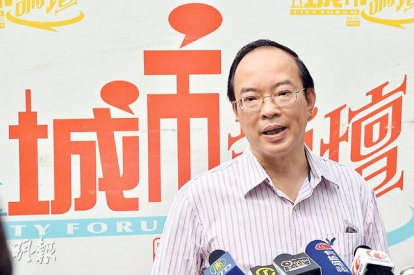 體育、演藝、文化及出版界議員馬逢國昨出席城市論壇後表示,過去一周已就發牌一事主動跟政府人員接觸數次,他未決定對特權法議案投票意向。(鄧宗弘攝) 體育、演藝、文化及出版界議員馬逢國昨出席城市論壇後表示,過去一周已就發牌一事主動跟政府人員接觸數次,他未決定對特權法議案投票意向。(鄧宗弘攝)