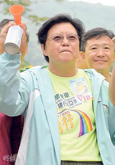 范徐麗泰昨出席健康快車步行籌款活動後表示,說若港人能有共識、得出合乎法律要求的方案,中央要推翻亦較難。(盧翊銘攝) 范徐麗泰昨出席健康快車步行籌款活動後表示,說若港人能有共識、得出合乎法律要求的方案,中央要推翻亦較難。(盧翊銘攝)