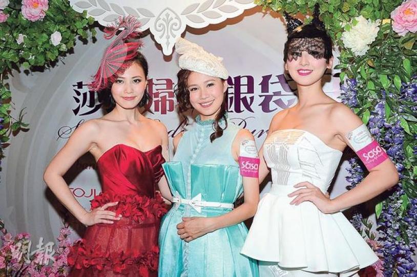 朱晨麗(左起)輕露事業線,黃翠如與高海寧風頭被比下去。(攝影:鍾偉茵)高海寧自爆影月曆相時大髀內側抽筋。(攝影:鍾偉茵) 朱晨麗(左起)輕露事業線,黃翠如與高海寧風頭被比下去。(攝影:鍾偉茵)高海寧自爆影月曆相時大髀內側抽筋。(攝影:鍾偉茵)