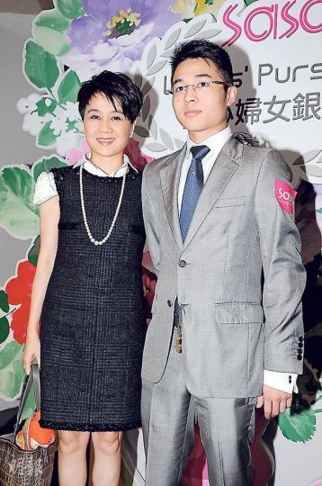 四太梁安琪指兒子猷亨仍在讀書,做馬主一事慢慢再想。(攝影:鍾偉茵)三太陳婉珍昨日出席單車慈善賽事,她憶起跟賭王昔日的浪漫史。(攝影:鍾偉茵) 四太梁安琪指兒子猷亨仍在讀書,做馬主一事慢慢再想。(攝影:鍾偉茵)三太陳婉珍昨日出席單車慈善賽事,她憶起跟賭王昔日的浪漫史。(攝影:鍾偉茵)