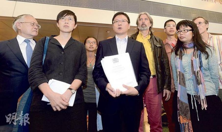 公民黨立法會議員陳家洛（前左三）昨在申述會發言時，遭城規會主席周達明「熄咪」，陳批評城規會粗暴剝奪發言權利。圖為其他出席團體代表，包括保護海港協會顧問徐嘉慎（左一）等。（劉焌陶攝）