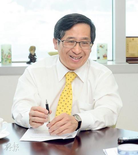 肺塵埃沉着病補償基金會委員會主席何安誠表示,隨着政府立例禁止本港全面使用石棉,預料最快半年本港將停止輸入石棉物料。(陳淑安攝) 肺塵埃沉着病補償基金會委員會主席何安誠表示,隨着政府立例禁止本港全面使用石棉,預料最快半年本港將停止輸入石棉物料。(陳淑安攝)