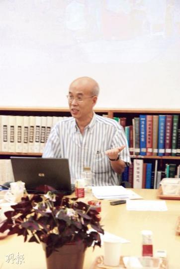陳金永教授(圖)指,中國戶改勢在必行,否則城市中的流動人口數量將於2030年失控;而公民的自由遷徙也是公平社會、現代化國家的重要體現。(果蕾攝) 陳金永教授(圖)指,中國戶改勢在必行,否則城市中的流動人口數量將於2030年失控;而公民的自由遷徙也是公平社會、現代化國家的重要體現。(果蕾攝)