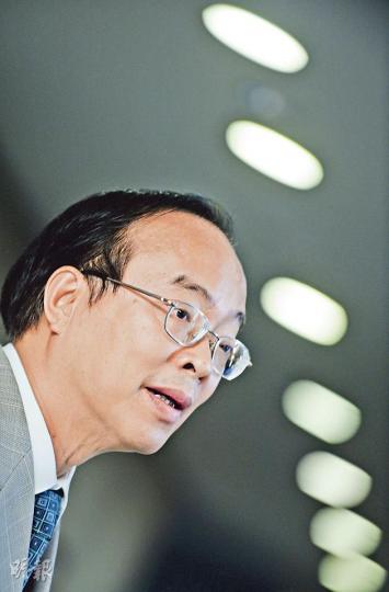 代表演藝界別的議員馬逢國被業界促問責辭職,但他指投票時已聽了選民意見。 (余俊亮攝) 代表演藝界別的議員馬逢國被業界促問責辭職,但他指投票時已聽了選民意見。 (余俊亮攝)
