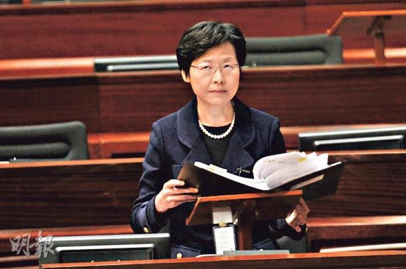 政務司長林鄭月娥表示,行政長官無意因應發牌事件檢討行政會議的組成、委任或討論程序;她強調,政府屢作解釋,原因是公眾對事件存誤解,包括認為涉政治因素或政府偏幫某些財團。(李紹昌攝) 政務司長林鄭月娥表示,行政長官無意因應發牌事件檢討行政會議的組成、委任或討論程序;她強調,政府屢作解釋,原因是公眾對事件存誤解,包括認為涉政治因素或政府偏幫某些財團。(李紹昌攝)