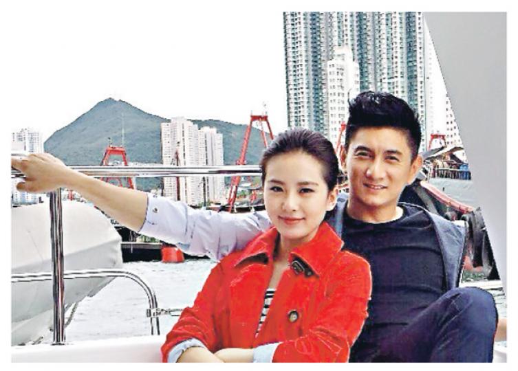 吳奇隆與劉詩詩拍劇拍出愛火花,認真甜蜜。(微博圖片) 吳奇隆與劉詩詩拍劇拍出愛火花,認真甜蜜。(微博圖片)